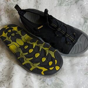 Nevados Black and Gray Men's Sandals